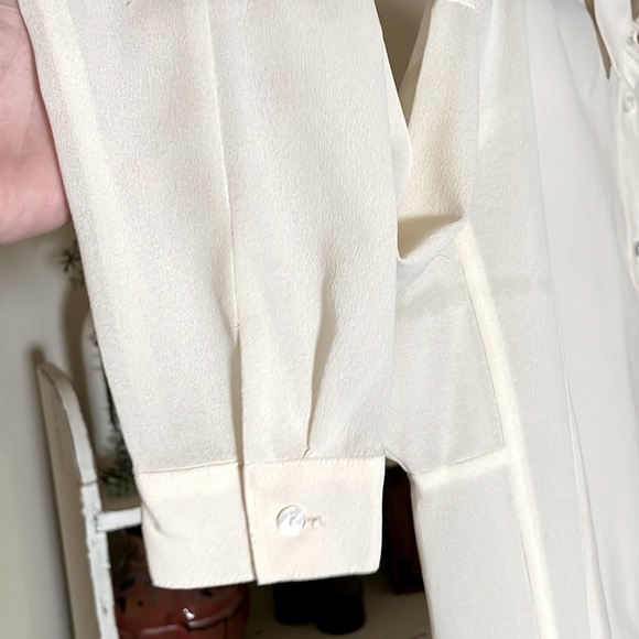 💙Demoo Parkchoonmoo L/XL Ivory button down.Slight Dolman sleeve. Pleated back. - Picture 4 of 7